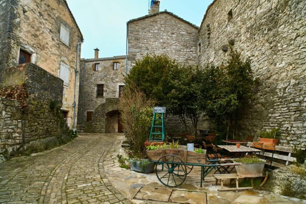T 2 Dans Village Vacances 3 *** A Saint Geniez 2 Piscines Chauffee Pierrefiche  Buitenkant foto